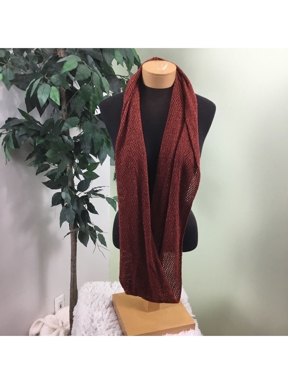 Steve Madden Rust open knit infinity scarf